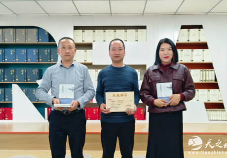 康乐作协举行向新华书店和阅读基地赠书仪式