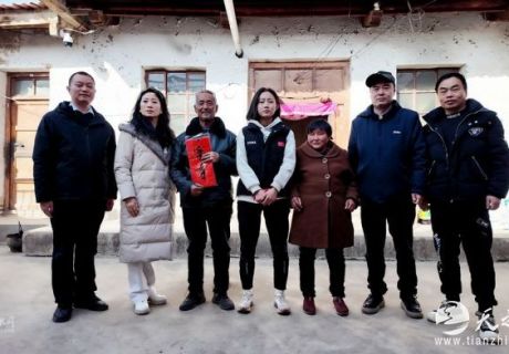 春节慰问送温暖 爱心助学助成长