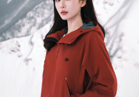 刘诗诗北京活动再现名场面！女大装扮+宠粉送咖啡双向心动